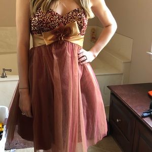 Faviana, Size 4